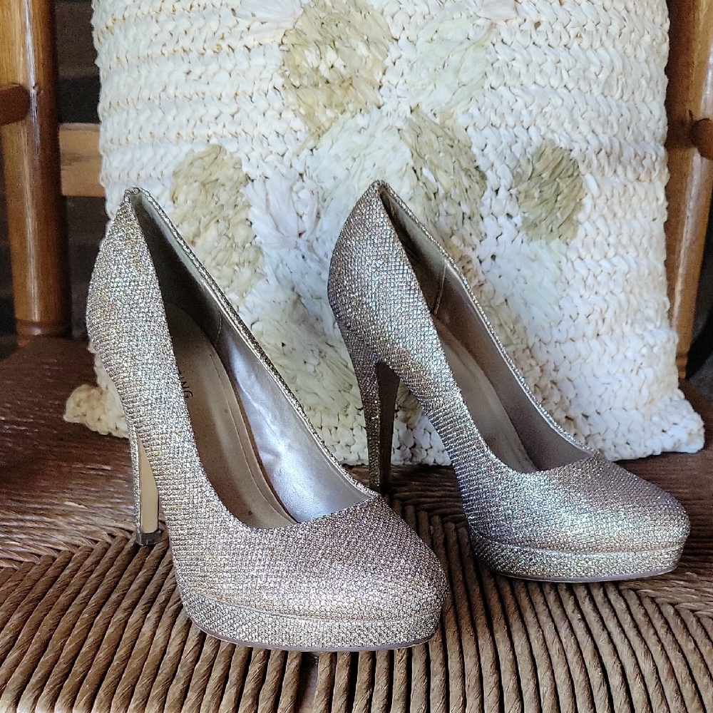 Call it Spring gold, metallic, sparkle, platform heel, size 7